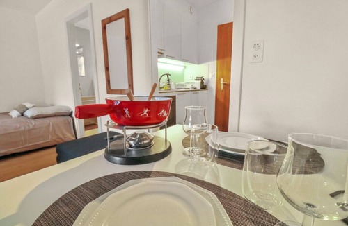 Lens Apartment | Warm and peaceful studio