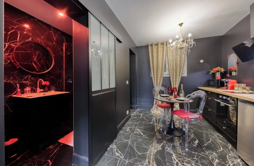 Corbeil-Essonnes Apartment | Warm and romantic relaxation area