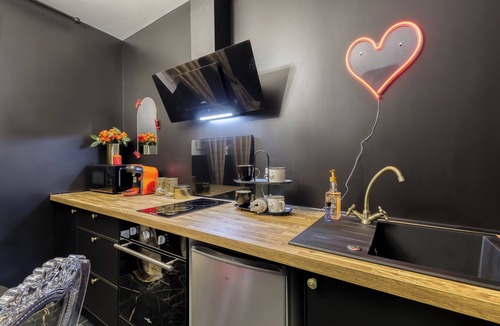 Corbeil-Essonnes Apartment | Warm and romantic relaxation area