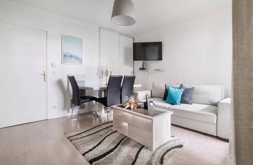 Saint-Denis Apartment | WARM APARTMENT + TERRACE + PARKING NEAR PARIS