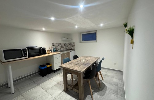 Naives-Rosieres Apartment | Warm, atypical apartment