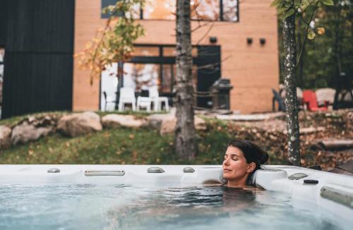 Lac Superieur Village Ski Chalet | Warm cabin in nature with spa & sauna