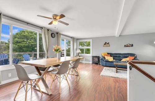 Peterborough House | Warm Casa by the Bay✦Sunroom✦Balcony✦BBQ & Grill!