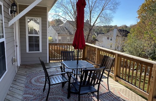 Buford House | Warm, clean, and modern five bedroom house