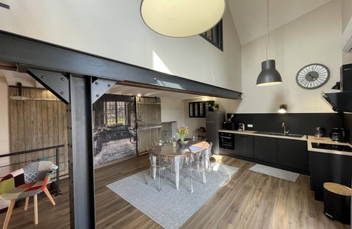 Louchy-Montfand Cottage | Warm contemporary lodging for 4, with shared pool