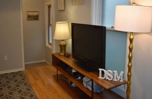 Sherman Hill Apartment | Warm & Cozy 3 Bedroom Condo*