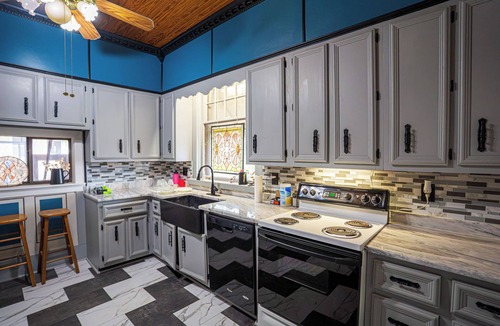 Poplar Bluff House | Warm, Cozy and Historic