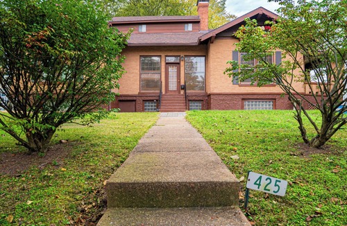 Poplar Bluff House | Warm, Cozy and Historic