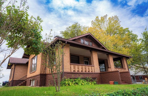 Poplar Bluff House | Warm, Cozy and Historic