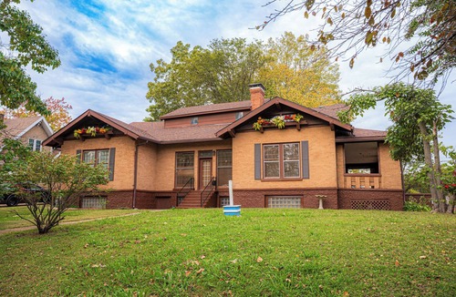 Poplar Bluff House | Warm, Cozy and Historic