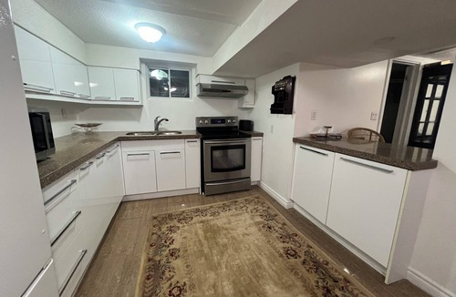 Fisherville House | Warm, Cozy Basement Apartment in Toronto, Cross to bus stub
