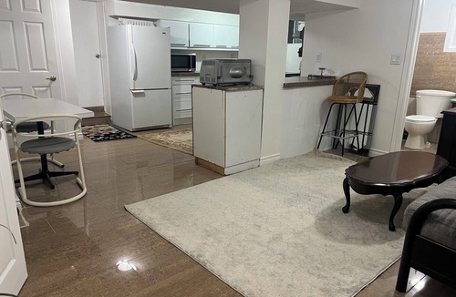 Fisherville House | Warm, Cozy Basement Apartment in Toronto, Cross to bus stub