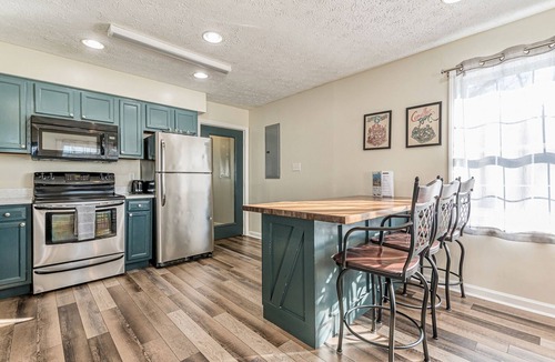 West End Apartment | Warm & Cozy! | Off-street Parking