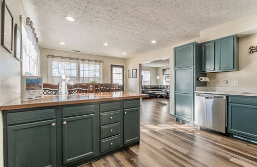 West End Apartment | Warm & Cozy! | Off-street Parking
