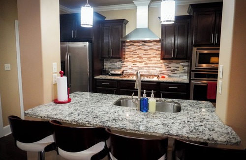 Sherwood House | Warm, Cozy, & Peaceful 3-bedroom house with AC in charming Sherwood
