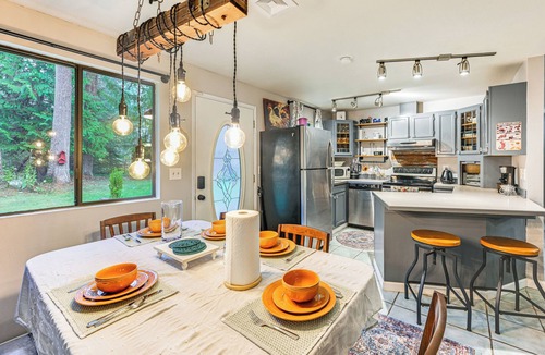 Rainier Cabin | Warm & Cozy Riverfront Cabin in Rainier