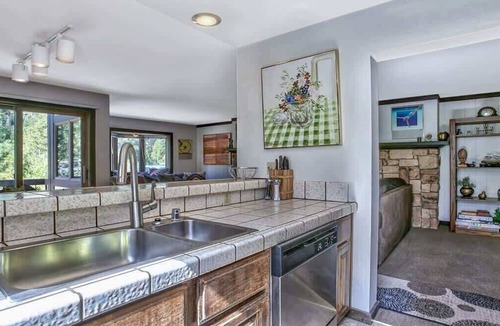 Olympic Valley Condo | Warm & Cozy Squaw Valley Condo close to Ski Resort