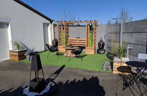 La Haie-Fouassiere House | warm dependence in the vineyards of Nantes
