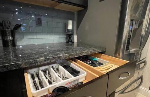 Regency Park House | Warm & Elegant Home - Perfect Location Downtown/SMF