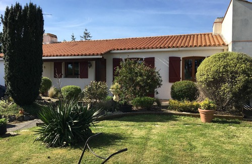 Olonne-sur-Mer House | Warm, family home opening onto garden near sea, forest and marshes