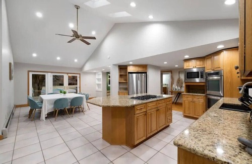 Town of Ramapo House | Warm Family Home with Fireplace, Theatre & Games