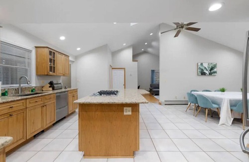 Town of Ramapo House | Warm Family Home with Fireplace, Theatre & Games