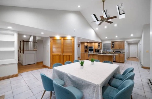 Town of Ramapo House | Warm Family Home with Fireplace, Theatre & Games