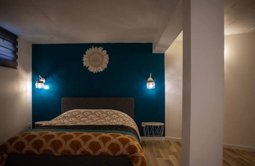 Miroir - Batignolles House | Warm house with garden near train station