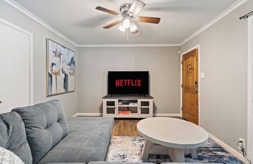 Dallas House | Warm & inviting 3-bedroom house in marvelous Dallas with WiFi, AC