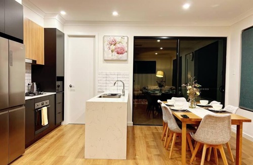 Kurralta Park Villa | Warm Love