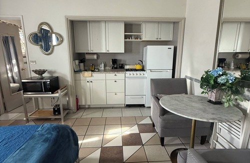 Warm Mineral Springs Apartment | WARM MINERAL SPRINGS MODERN WATERFRONT STUDIO