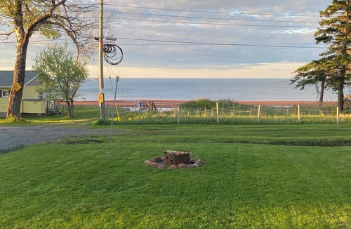 Port Howe Cottage | Warm Ocean Waters | Cozy Cottage for Family Getaways