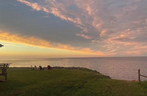 Port Howe Cottage | Warm Ocean Waters | Cozy Cottage for Family Getaways