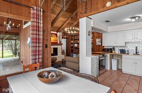 Uncertain House | Warm, Rustic Lodge with private dock access steps away, featuring a firepit, outdoor dining, and cornhole for laid-back nights.
