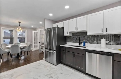 Calumet Heights House | Warm & Spacious 4BR Home Long Stays Welcome