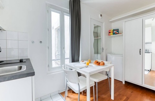 Batignolles Apartment | Warm Studio-Coeur du 17em -Bail moyenne durée (3G)