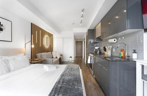 Garden District Apartment | Warm Studio Hideaway - Queen & Sofa Bed