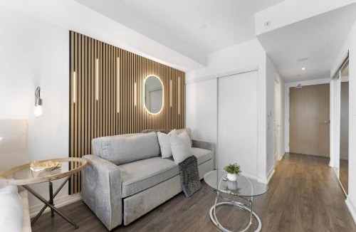 Garden District Apartment | Warm Studio Hideaway - Queen & Sofa Bed