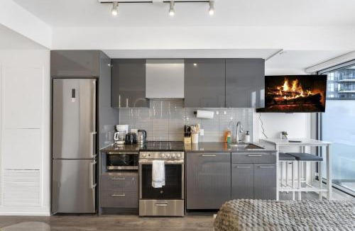 Garden District Apartment | Warm Studio Hideaway - Queen & Sofa Bed
