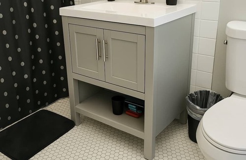 East Albany Park Apartment | Warm & Stylish 2BR Apt