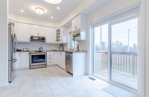 County of Brant House | Warm & Stylish Winter Getaway | Luxury 4BR Home | Spotless | 100% Private