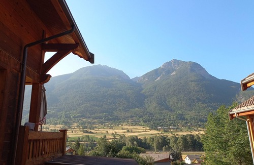 Briancon Ski Chalet | Warm traditional wooden chalet Briançon Serrechevalier 1200m