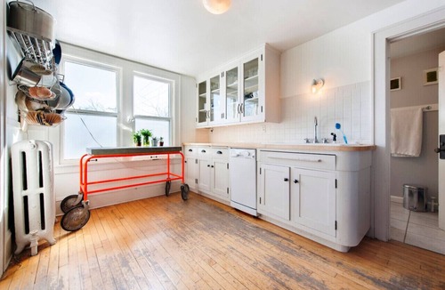 Northeast Minneapolis Arts District Apartment | Warm, Walkable Arts District Loft, Sauna & Firepit