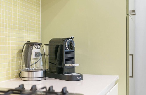 Glenelg Apartment | Warm Waves - Beach Pool Home