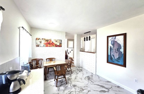 Saint-Hubert House | Warm Welcome Home. 15 min to Montreal, spacious and comfortable, free parking