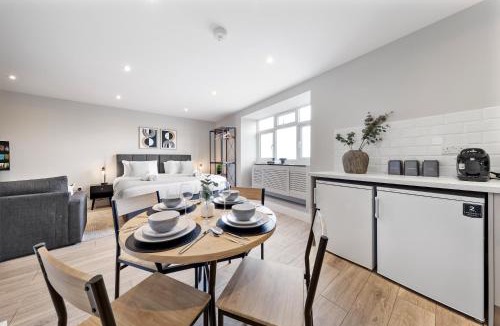 Southgate Green Apartment | Warm & Welcoming Stay I Fast Access to Central