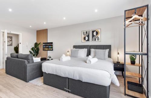 Southgate Green Apartment | Warm & Welcoming Stay I Fast Access to Central