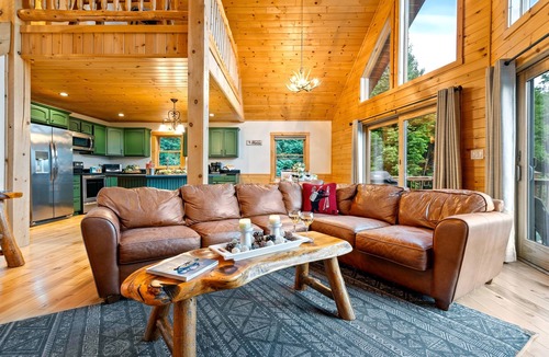 Bethel Ski Chalet | Warming Fireplace, Gorgeous Views, HotTub, slps 12