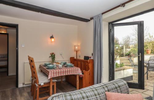 Bicton Apartment | Warren Cottage