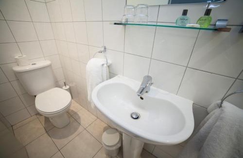 Shepperton Hotel | Warren Lodge